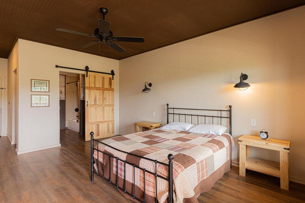 -Pet Friendly- Miners Cabin #5 -Two Double Beds - Private Balcony Tombstone Exterior photo