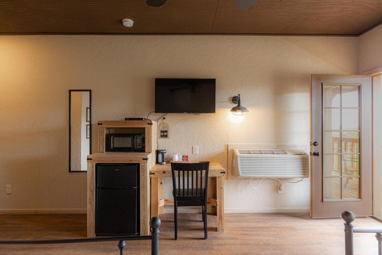-Pet Friendly- Miners Cabin #5 -Two Double Beds - Private Balcony Tombstone Exterior photo