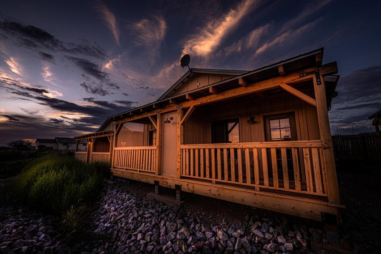 -Pet Friendly- Miners Cabin #5 -Two Double Beds - Private Balcony Tombstone Exterior photo