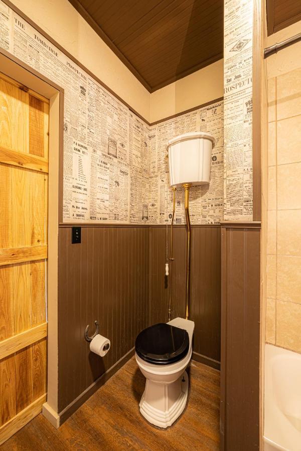 -Pet Friendly- Miners Cabin #5 -Two Double Beds - Private Balcony Tombstone Exterior photo