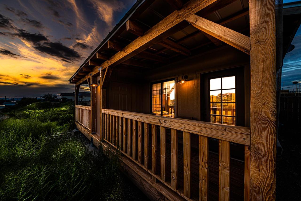 -Pet Friendly- Miners Cabin #5 -Two Double Beds - Private Balcony Tombstone Exterior photo