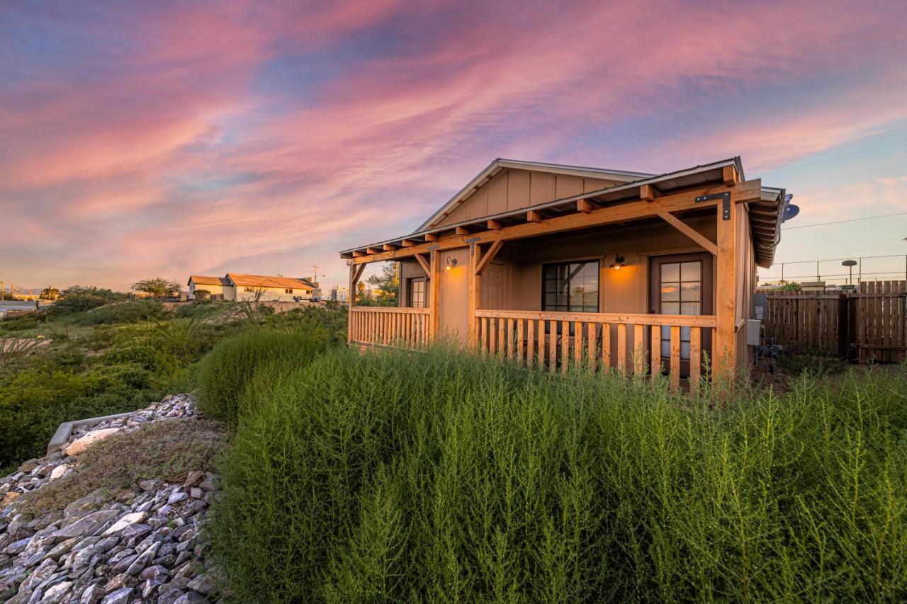 -Pet Friendly- Miners Cabin #5 -Two Double Beds - Private Balcony Tombstone Exterior photo