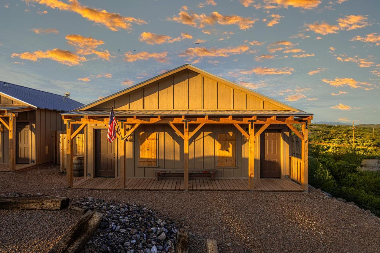 -Pet Friendly- Miners Cabin #5 -Two Double Beds - Private Balcony Tombstone Exterior photo