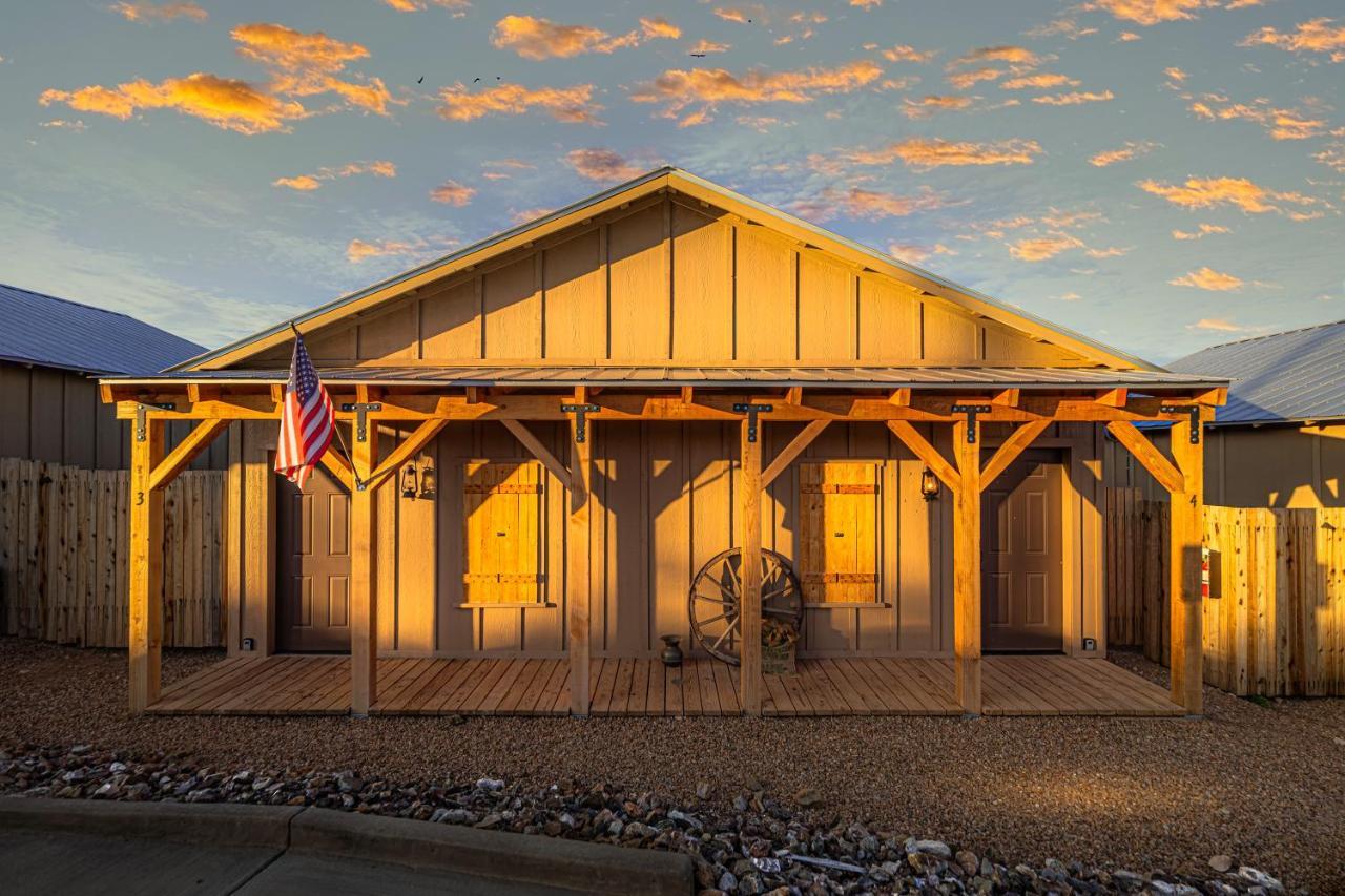 -Pet Friendly- Miners Cabin #5 -Two Double Beds - Private Balcony Tombstone Exterior photo
