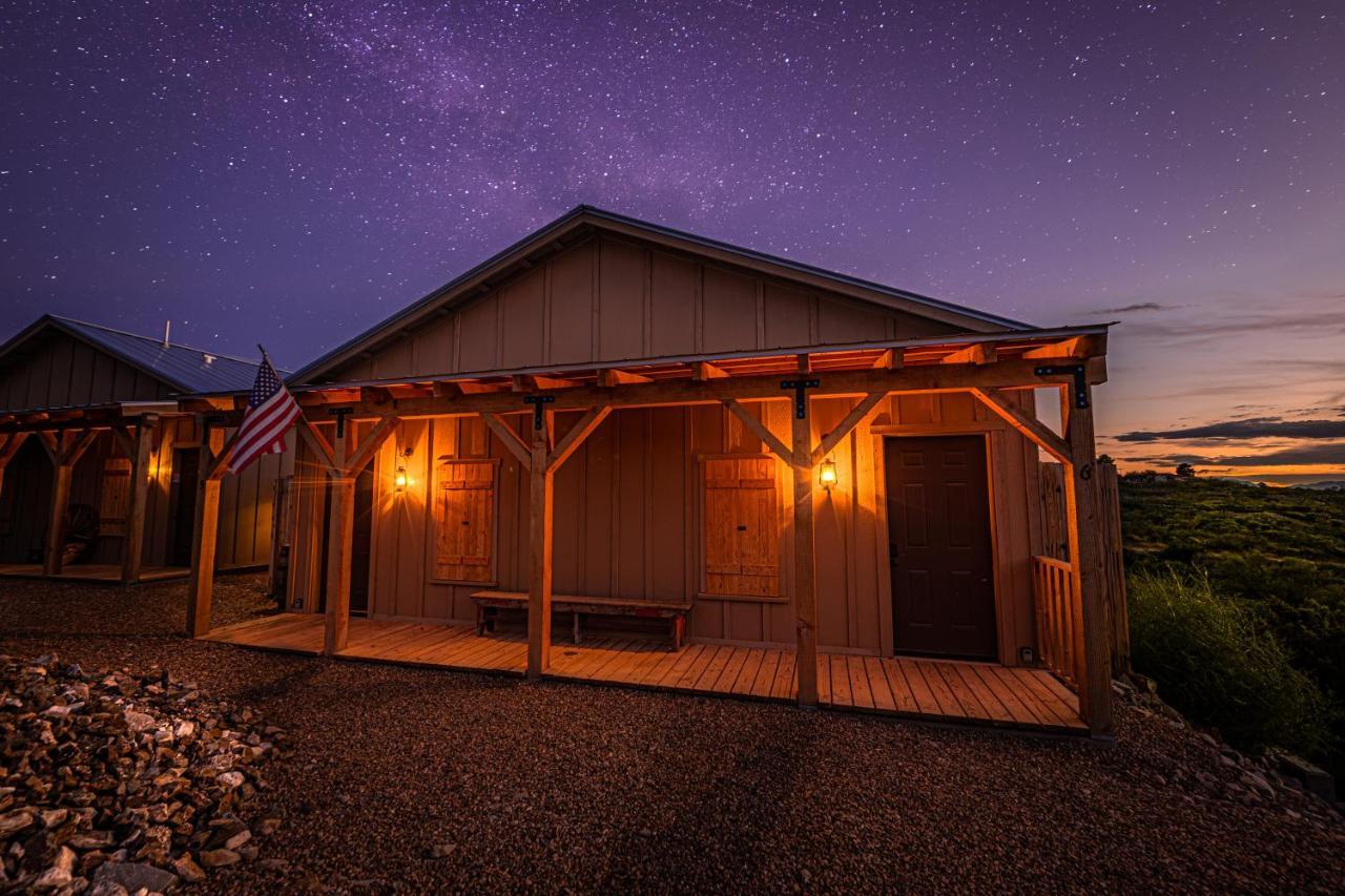 -Pet Friendly- Miners Cabin #5 -Two Double Beds - Private Balcony Tombstone Exterior photo