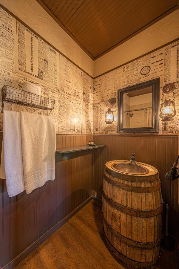 -Pet Friendly- Miners Cabin #5 -Two Double Beds - Private Balcony Tombstone Exterior photo