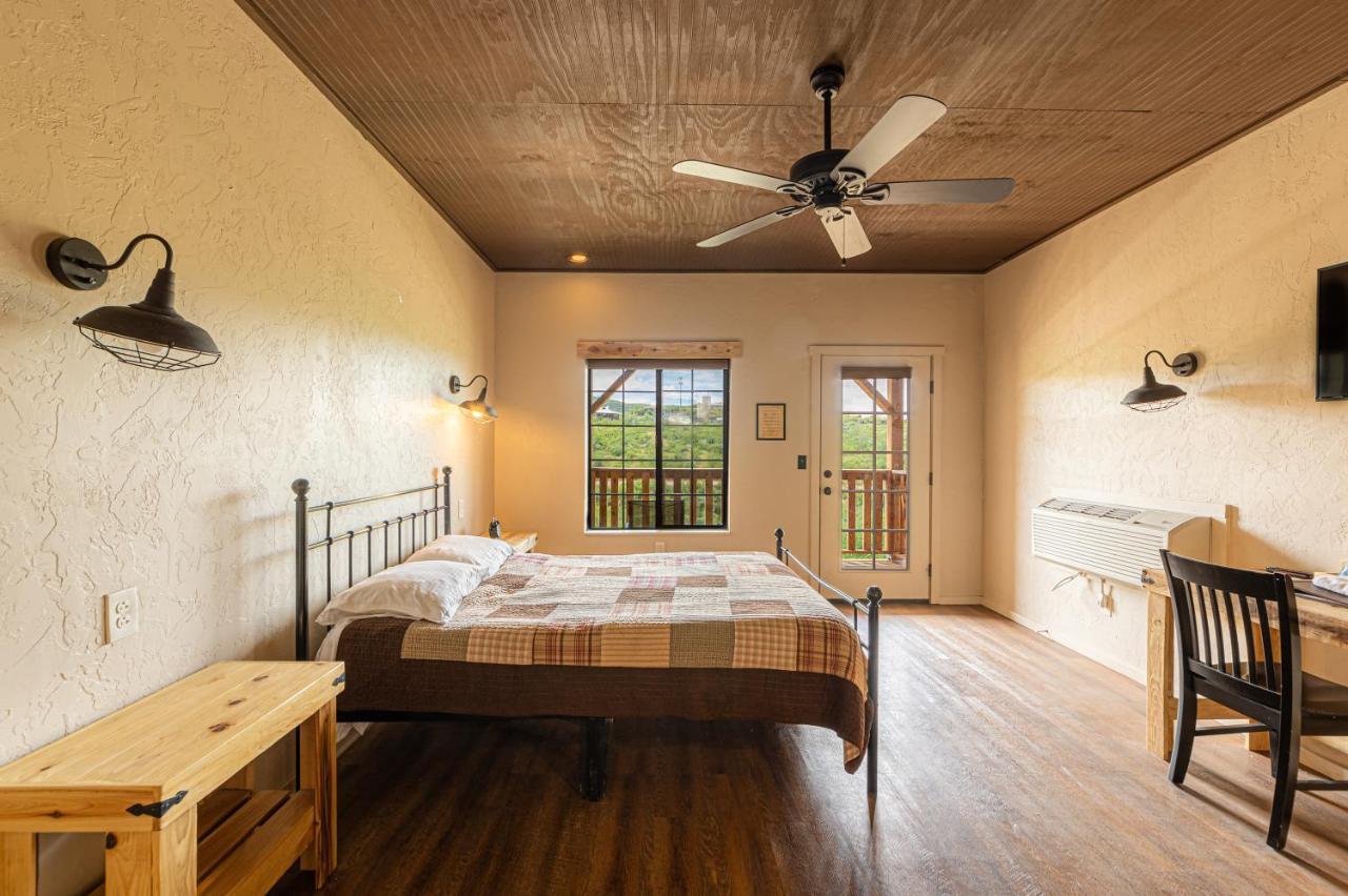 -Pet Friendly- Miners Cabin #5 -Two Double Beds - Private Balcony Tombstone Exterior photo