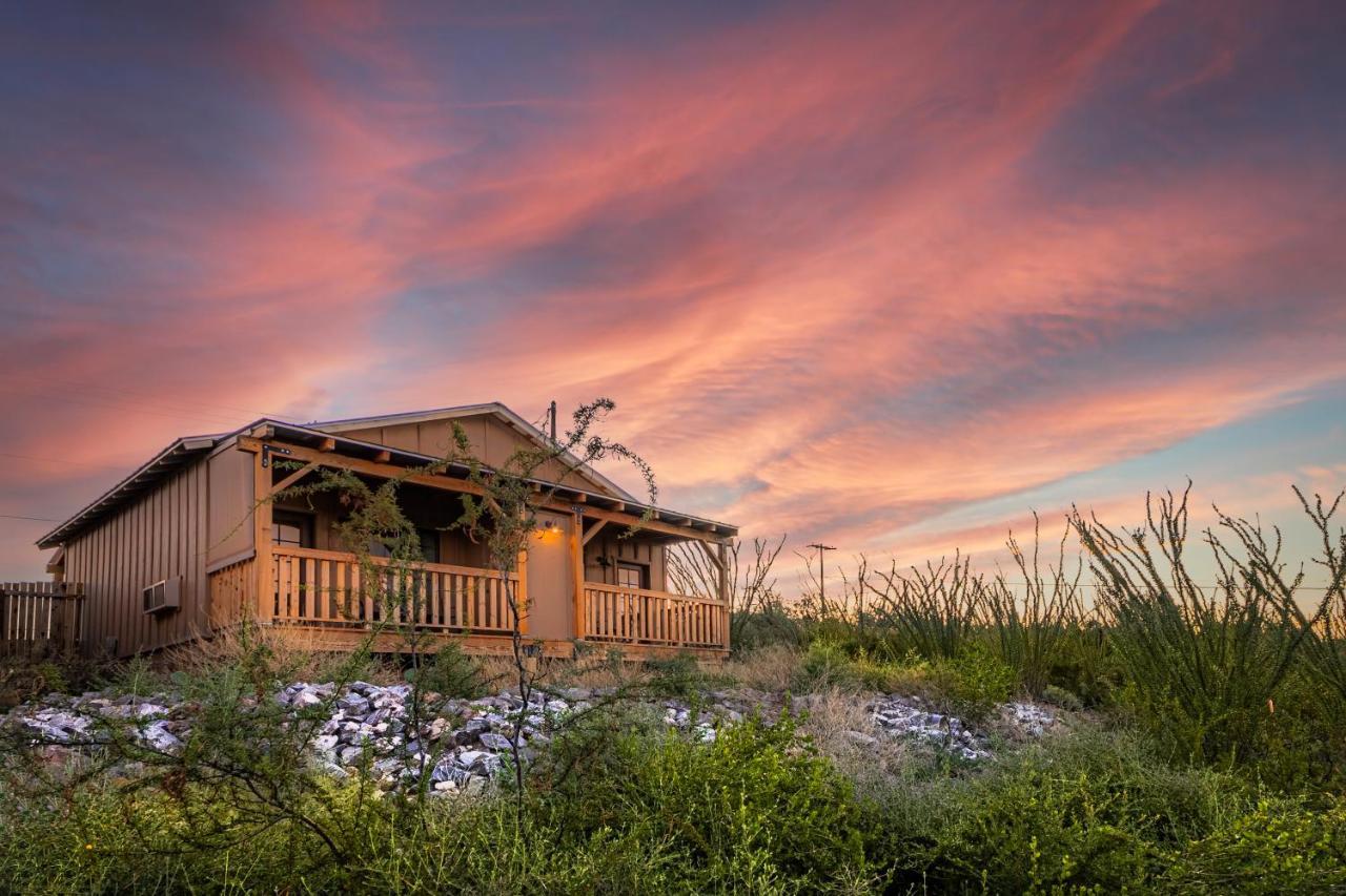 -Pet Friendly- Miners Cabin #5 -Two Double Beds - Private Balcony Tombstone Exterior photo